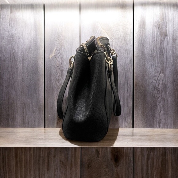 Black coach purse with hidden zip side pockets - Picture 4 of 14